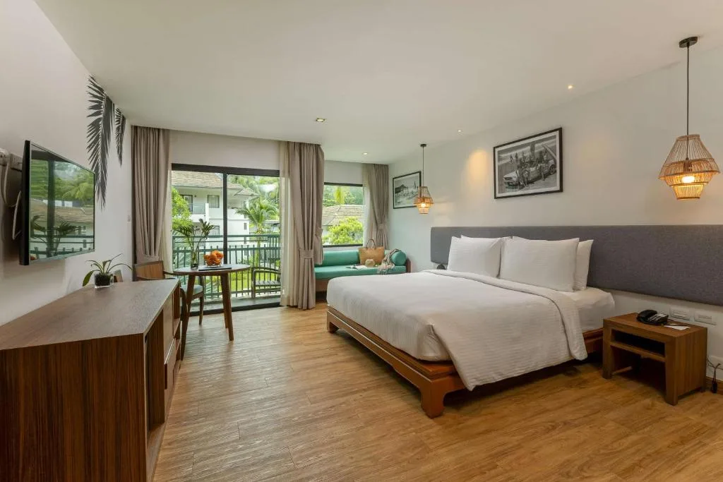 Outrigger Khao Lak Beach Resort: another view